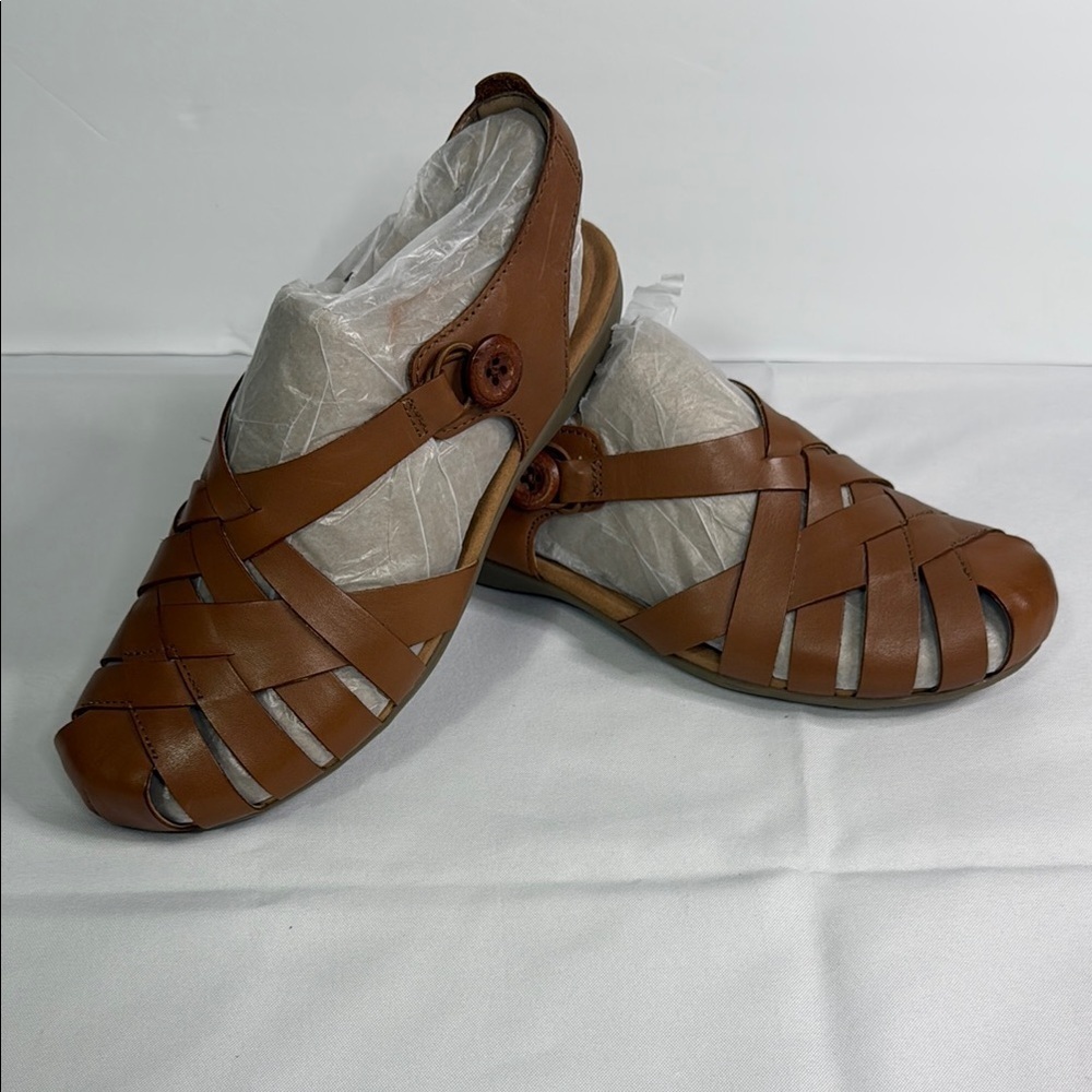 Earth Brown Leather Closed-Toe Sandals